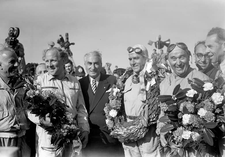 13 мая 1950 года британская трасса «Сильверстоун» приняла первый в истории Гран-при «Формулы-1». Триумф пилотов Alfa Romeo (слева направо: Рег Парнелл, ставший третьим, победитель гонки Джузеппе Фарина и финишировавший вторым Луиджи Фаджиоли) ознаменовал начало самой популярной гоночной серии в мире