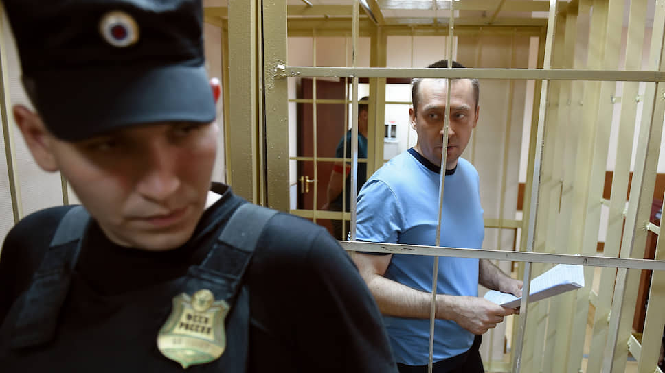 Дмитрий Захарченко (справа)