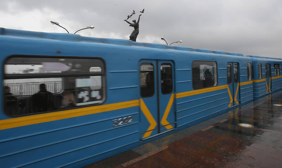Киев, Украина. Метрополитен возобновил работу после снятия карантина 