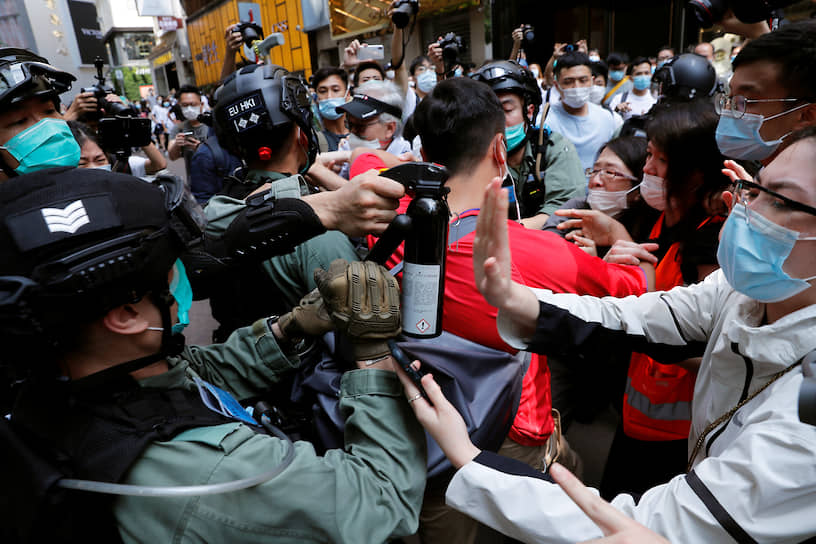 Едва парламент Гонконга приступил к рассмотрению закона об уважении гимна КНР «Марш добровольцев», как город вновь захлестнули антиправительственные выступления