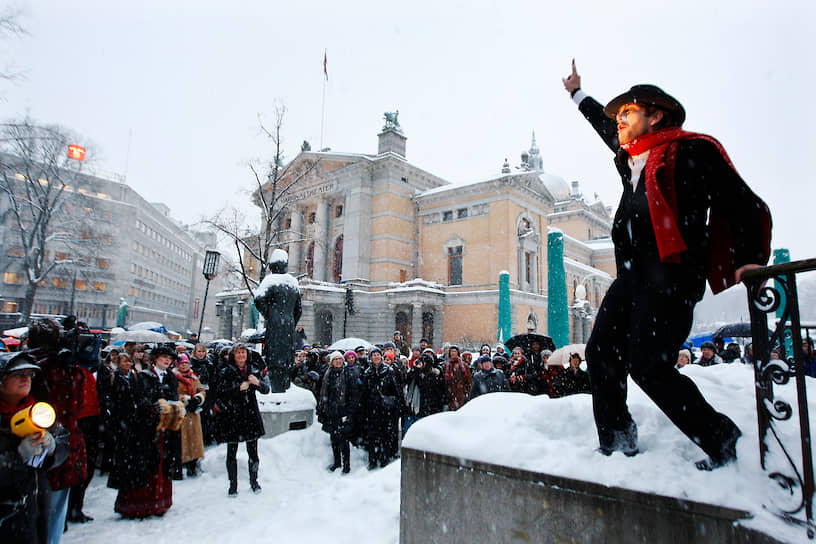 В 2009 году Норвегия отметила 150-летие со дня рождения Кнута Гамсуна. Правда, с меньшим размахом, чем в 2006 году 100-летие со дня смерти Генрика Ибсена, к политическим взглядам которого нет претензий