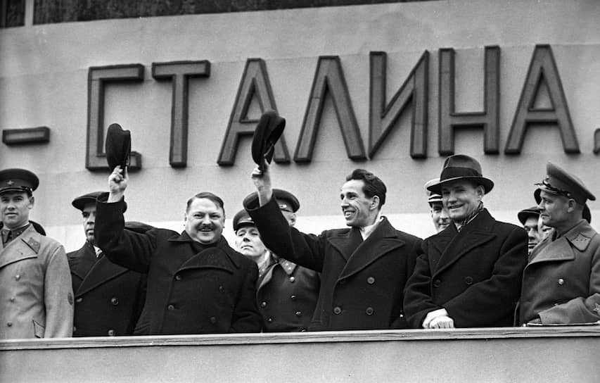 Первый секретарь Ленинградского обкома и горкома ВКП(б) А. А. Кузнецов (на фото — третий справа, с кепкой в руке) в 1945 году создал своеобразный способ перераспределения трофейного оборудования, заинтересовавший прокурора СССР
