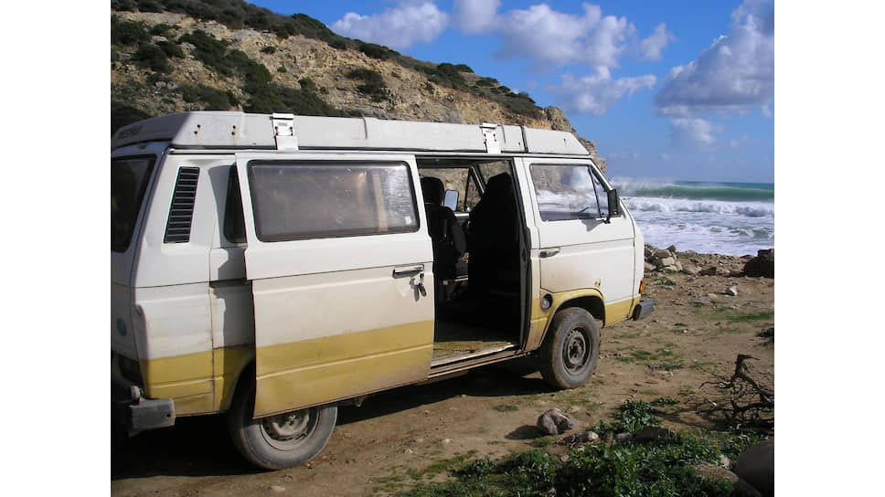 Микроавтобус Volkswagen, в котором жил подозреваемый Кристиан Брюкнер