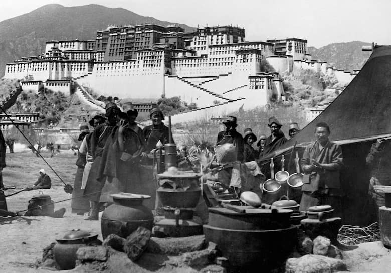 Бадмаев уверял, что уставшие от гнета маньчжурской династии тибетцы (на фото) охотно примкнут к его воинству