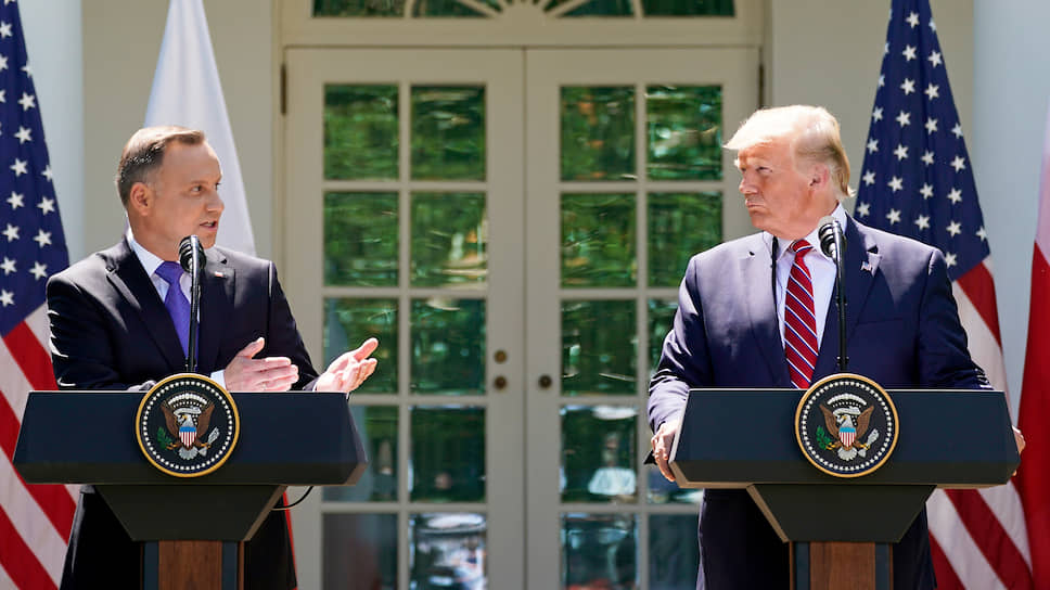 Президент Польши Анджей Дуда (слева) и президент США Дональд Трамп