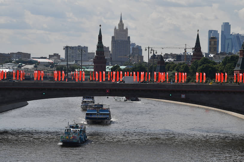 Парад судов на Москве-реке