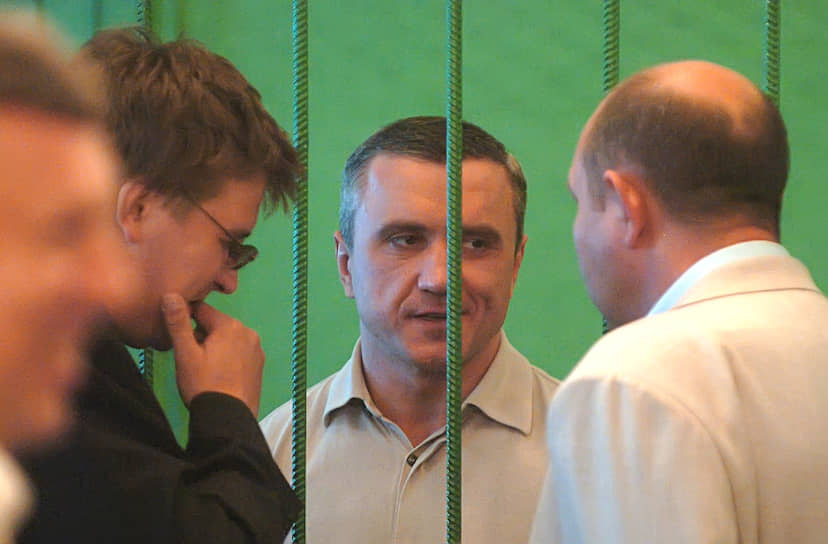 Олег Макавоз (в центре)