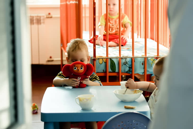 Дети, которые попадают в больницы без сопровождения взрослых, переживают травму, которая впоследствии сказывается на их дальнейшей жизни