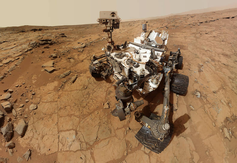 6 августа 2012 года в ходе программы NASA «Марсианская научная лаборатория» на поверхность Красной планеты совершил высадку марсоход Curiosity, который может вести трансляцию практически в прямом эфире. Первые кадры приземления марсохода были показаны NASA на Таймс-сквер в Нью-Йорке. Находится в рабочем состоянии до сих пор
&lt;br>На фото: автопортрет марсохода Curiosity