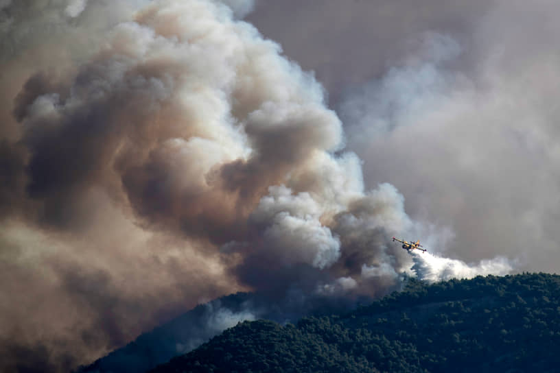 Кенхреи, Греция. Тушение лесного пожара 