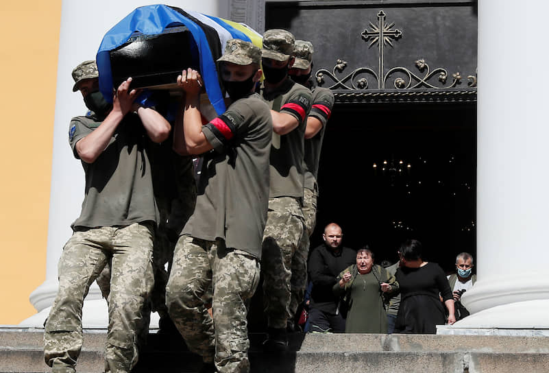 Киев, Украина. Гроб с телом военного медика, погибшего на востоке страны 