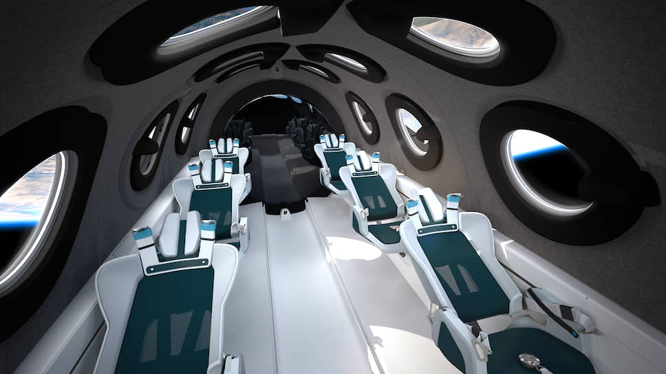 Испытания Unity начались в 2016 году. Virgin Galactic планировала провести первый коммерческий космический полет до середины 2020 года. В мае она провела летные испытания: самолет сбросил VSS Unity на высоте около 15 км, затем космический корабль поднялся в суборбитальное пространство и спланировал на Землю — впервые за время испытаний