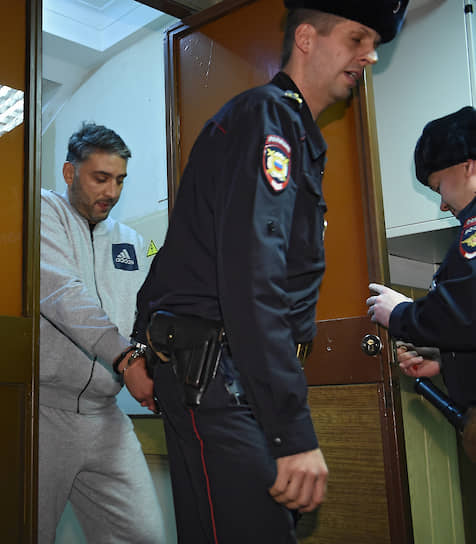 Обвиняемый в перестрелке в «Москва-Сити» Магомед Исмаилов (слева)