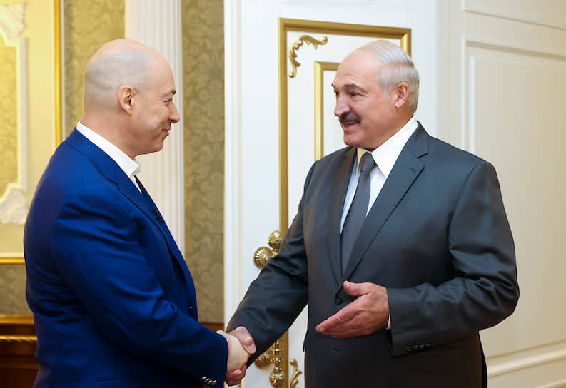 Украинский журналист Дмитрий Гордон (слева) и президент Белоруссии Александр Лукашенко