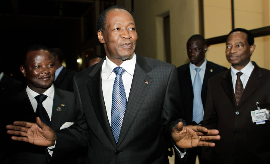 Правивший Буркина-Фасо в течение 27 лет Блез Компаоре в 2014 году бежал в соседний Кот-д`Ивуар, где и проживает в настоящее время