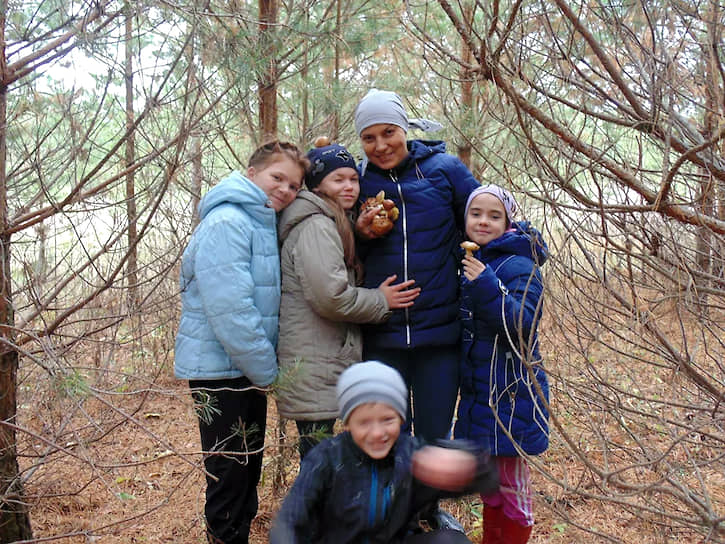 Светлана Соловьева вместе с детьми 