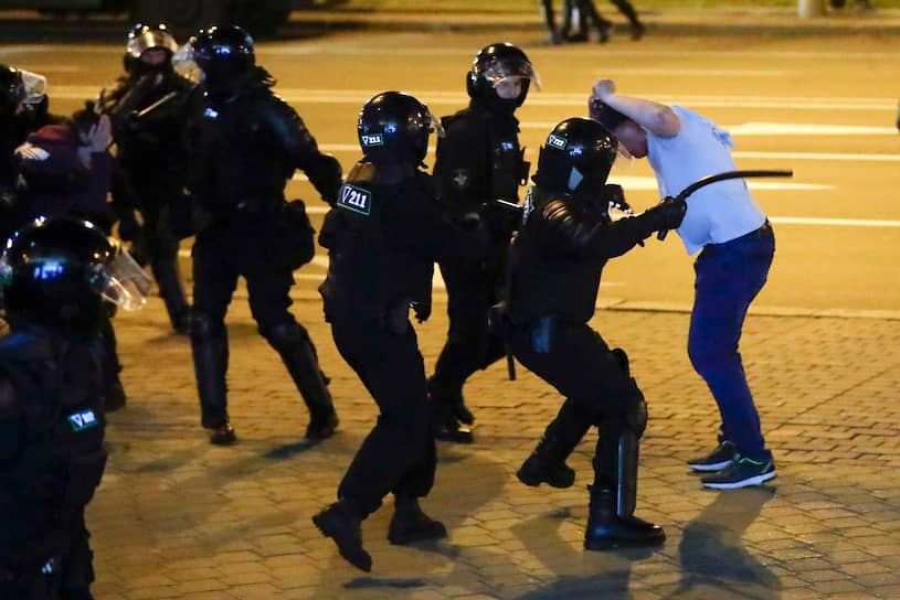 Правоохранительным органам удалось вытеснить демонстрантов через семь часов после начала протестов
