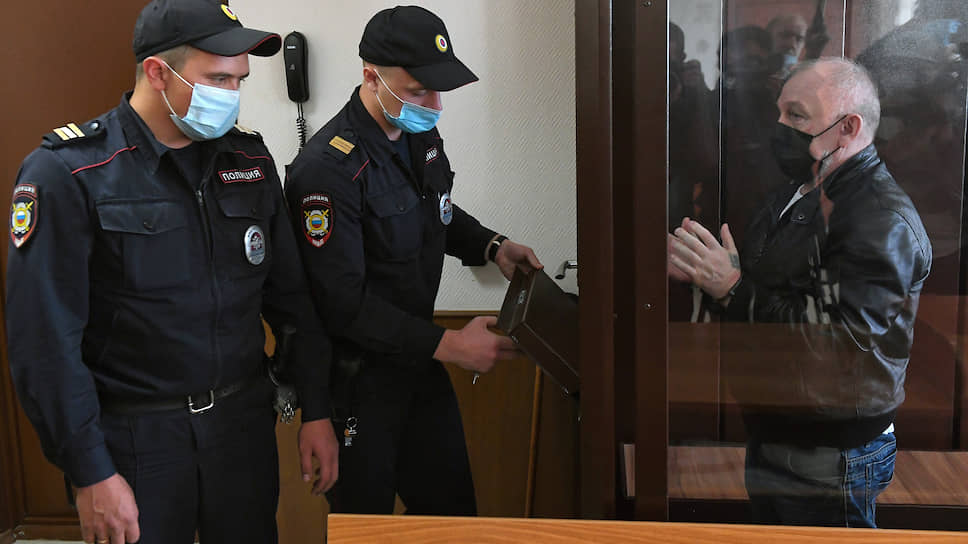Предприниматель Юрий Цукерман (справа)
