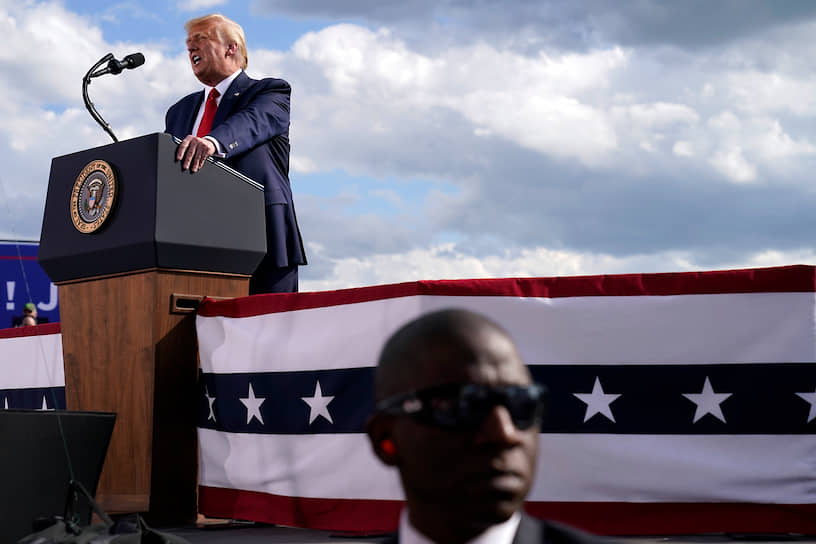 Ошкош, США. Президент Дональд Трамп на предвыборном митинге в штате Висконсин 
