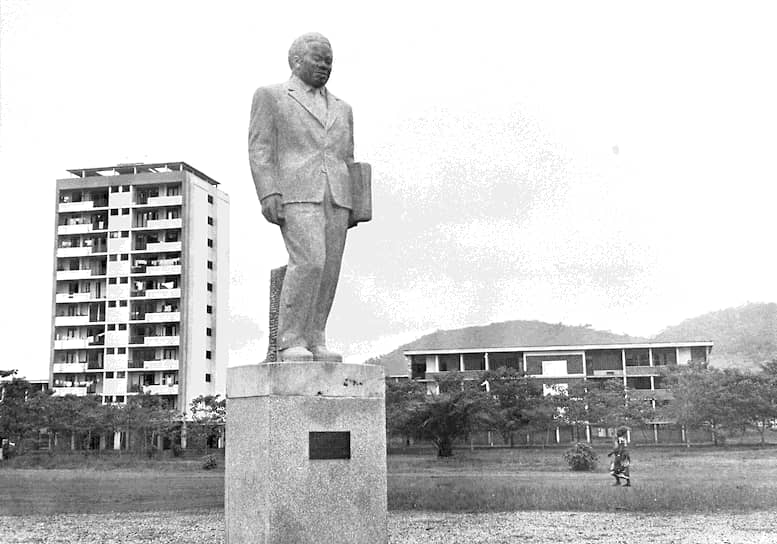 Памятник Б. Боганде в Банги, столице ЦАР