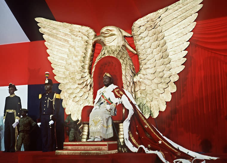В 1972 году Жан Бедель Бокасса провозгласил себя пожизненным президентом, но уже четыре года спустя передумал и «волей народа» решил стать императором