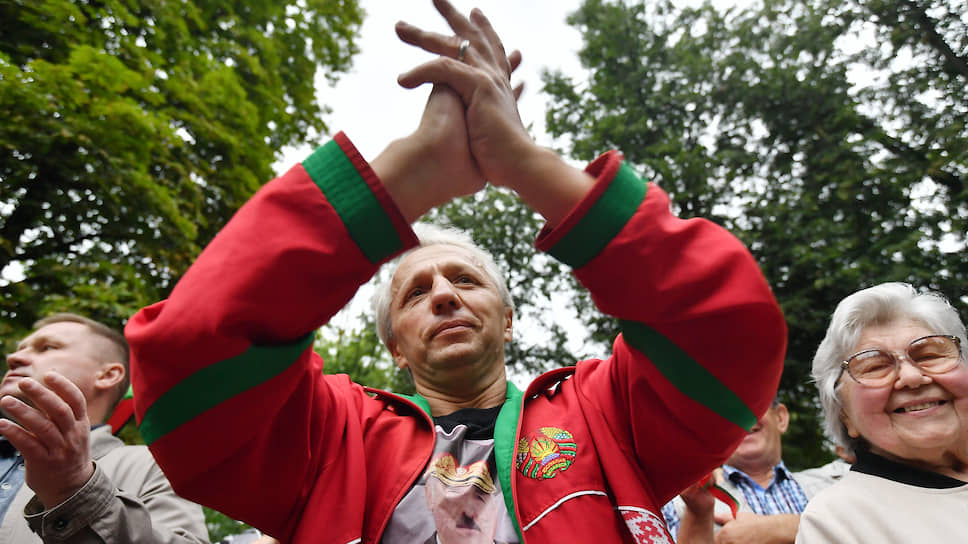 Как “Ъ” побывал на митингах сторонников и противников Александра Лукашенко