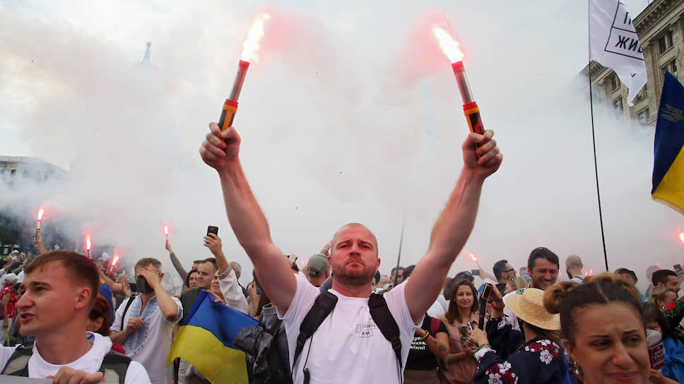 Почему нынешний и предыдущий президенты Украины оказались под градом критики