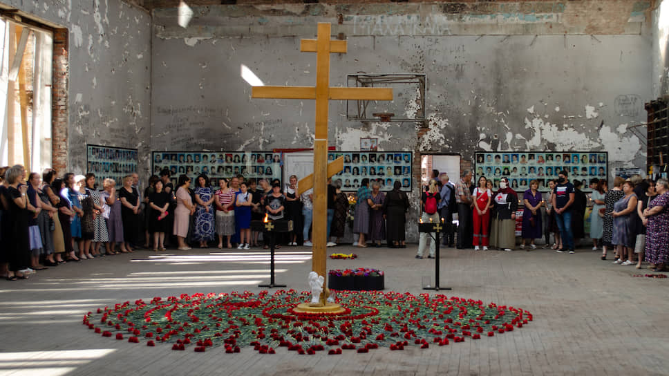 В Беслане почтили память погибших заложников при захвате школы №1