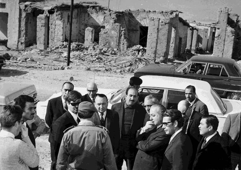 Французская делегация осматривает разрушения в Караме