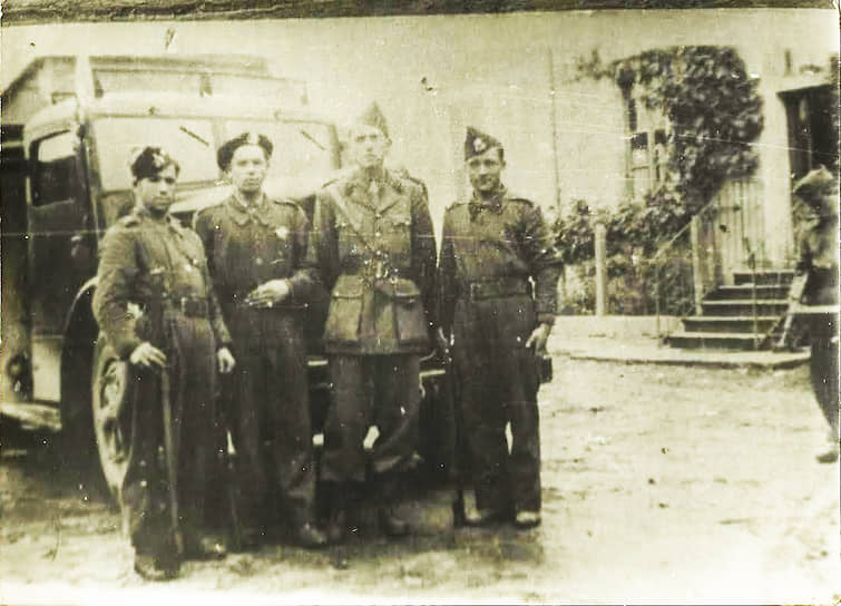 Ахмедия Джебраилов вместе с участниками французского Сопротивления