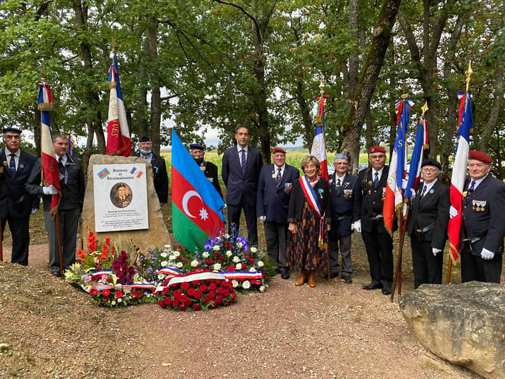 Мэры французских городов и Азербайджанские дипломаты на памятной церемонии в Вэссаке