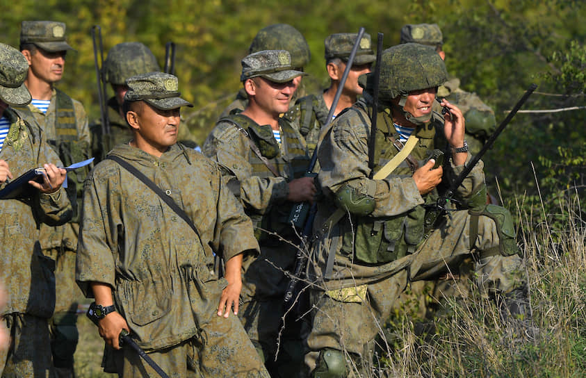 Военнослужащие во время учений на полигоне Раевский в Краснодарском крае