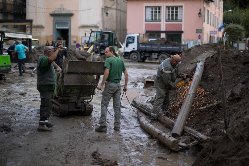 Из-за оползней в Италии перекрыты дороги, несколько населенных пунктов отрезаны от внешнего мира