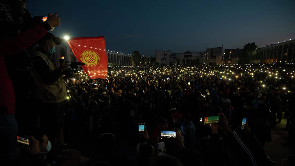 Почему митинг оппозиции в Бишкеке перерос в столкновения с силовиками