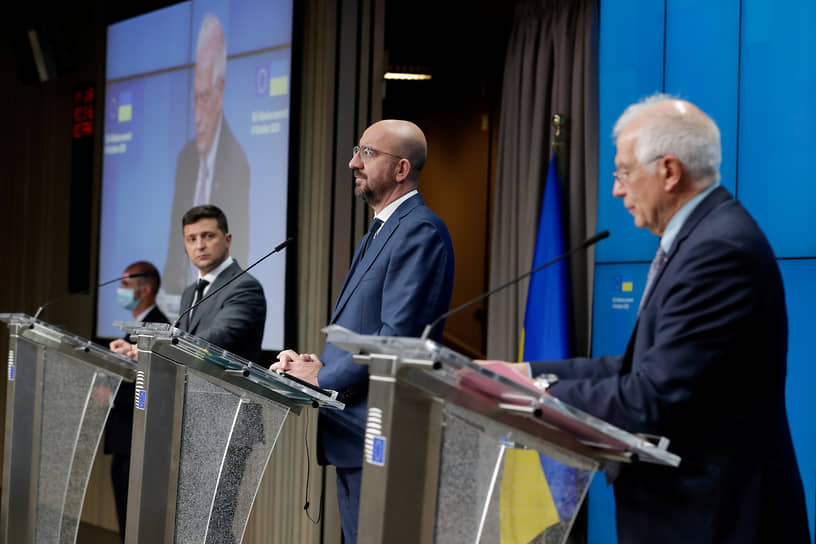 Слева направо: президент Украины Владимир Зеленский, глава Европейского совета Шарль Мишель и глава европейской дипломатии Жозеп Боррель