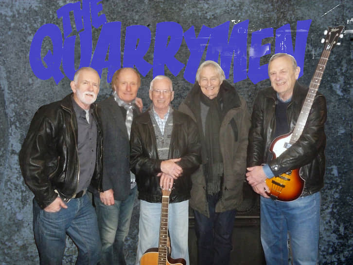 Чес Ньюби (крайний справа) играет в группе The Quarrymen, как и 60 лет тому назад