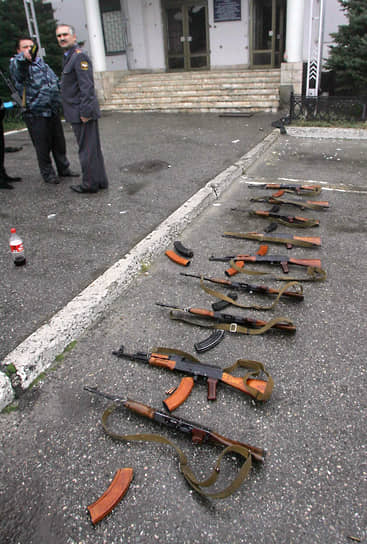Накануне нападения в пригороде Нальчика силовики провели спецоперацию против группы из 10 боевиков. У них было обнаружено около 500 кг взрывчатки и оружие