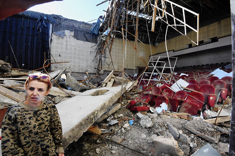 Нагорный Карабах. Разрушенный после обстрела зрительный зал