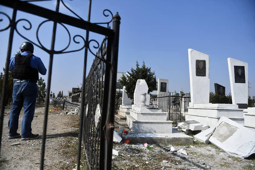 Кладбище города Тертер после обстрела