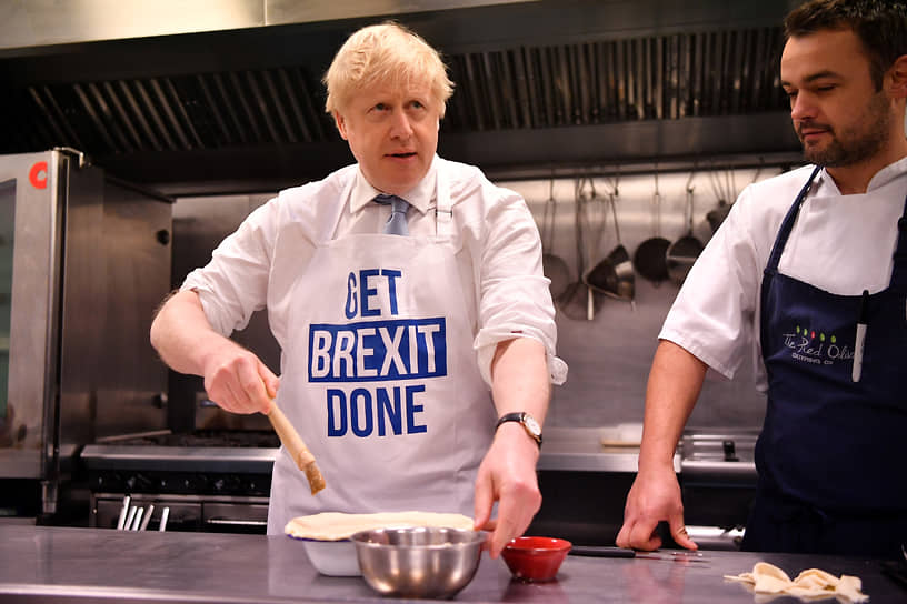 «Я думаю, что вся еда вкусная. Я просто не могу понять, почему люди продолжают говорить о различиях между блюдами, особенно ресторанные критики. Я имею в виду, вся еда хорошая, не так ли? Моя любимая — это, наверное, сосиски с пюре и горчицей, с красным вином», — рассказывал в интервью The Guardian бывший британский премьер Борис Джонсон