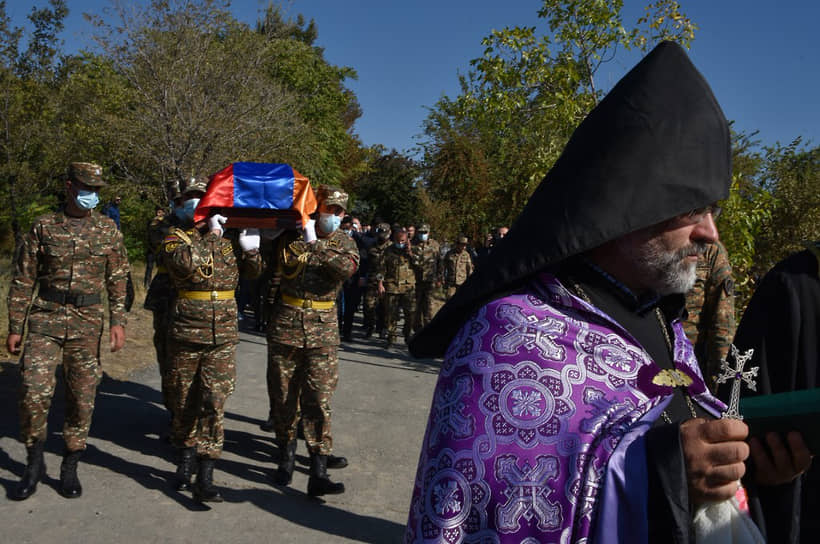 Похороны армянских солдат 