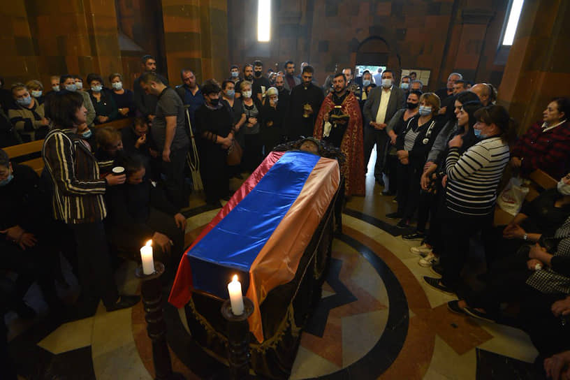 Похороны армянских солдат 