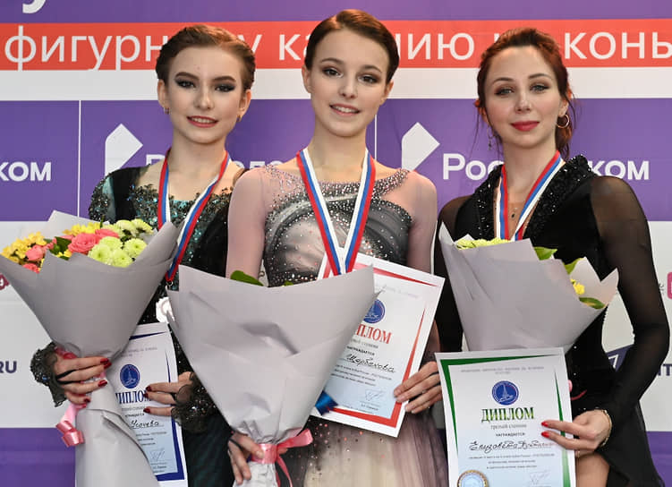 Слева направо: фигуристки Дарья Усачева, Анна Щербакова и Елизавета Туктамышева