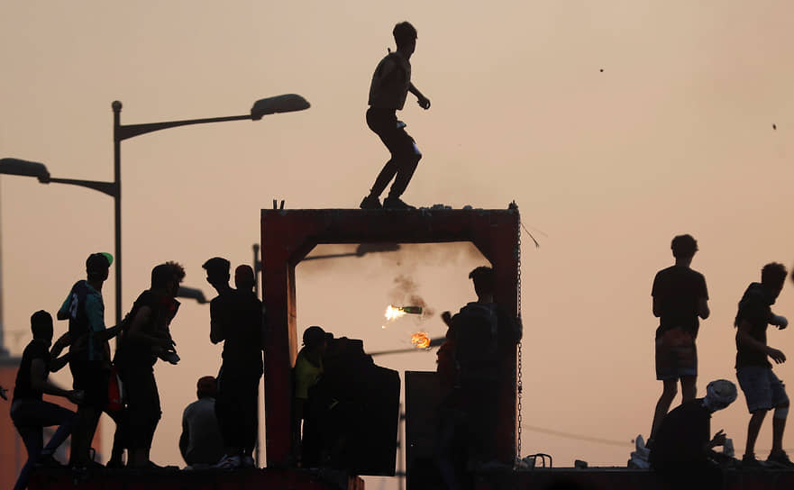 Багдад, Ирак. Столкновения с полицией во время антиправительственных акций протеста