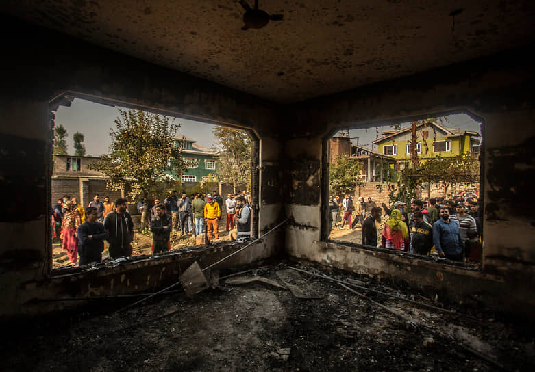 Сринагар, Кашмир, Индия. Дом, уничтоженный во время перестрелки повстанцев с полицией и военными