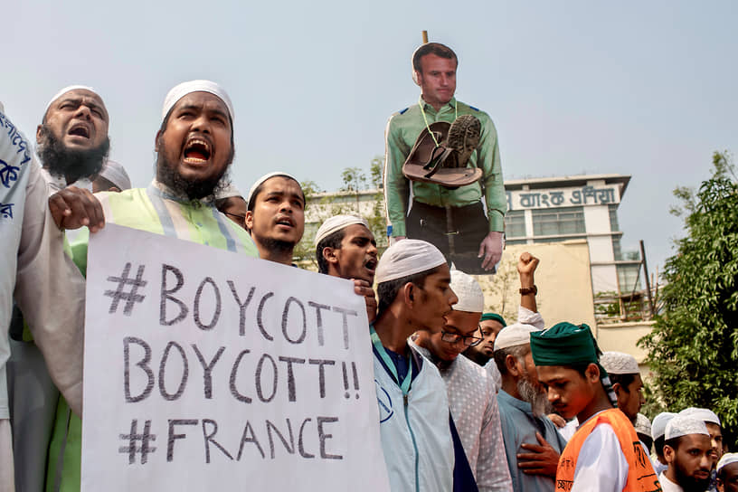 Участники акции протеста в столице Бангладеш призвали к бойкоту французских товаров
