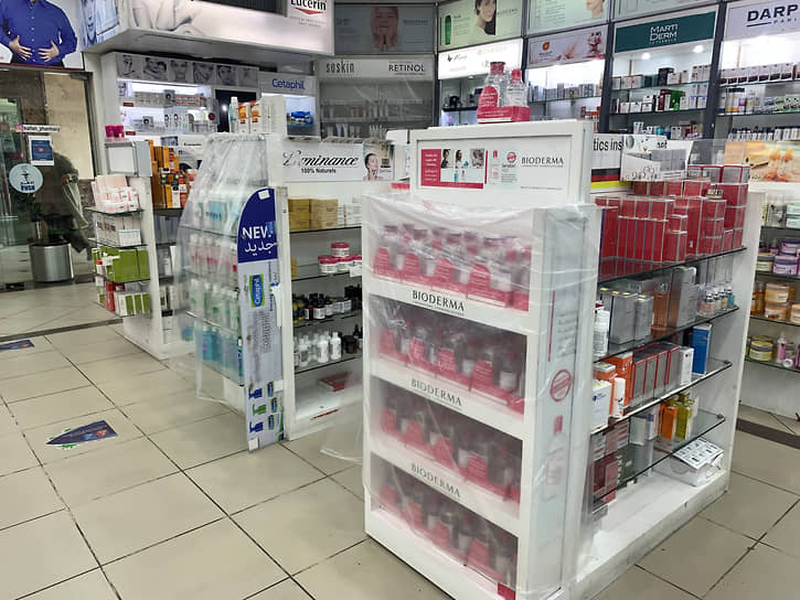В магазинах Кувейта французские продукты убрали с полок или закрыли полиэтиленовой пленкой