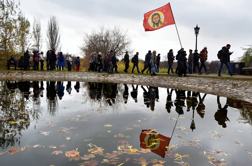 Несогласованное шествие, организованное представителями Народно-патриотического союза России (НПСР) в Коломенском парке