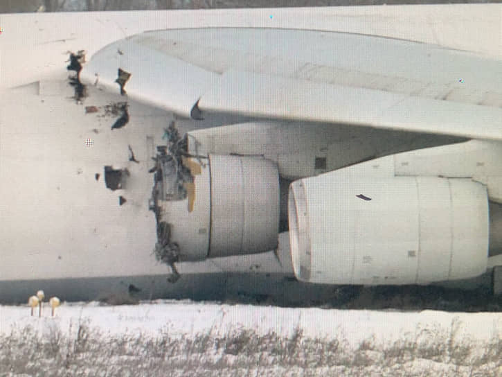 Разбитое крыло самолета АН-124