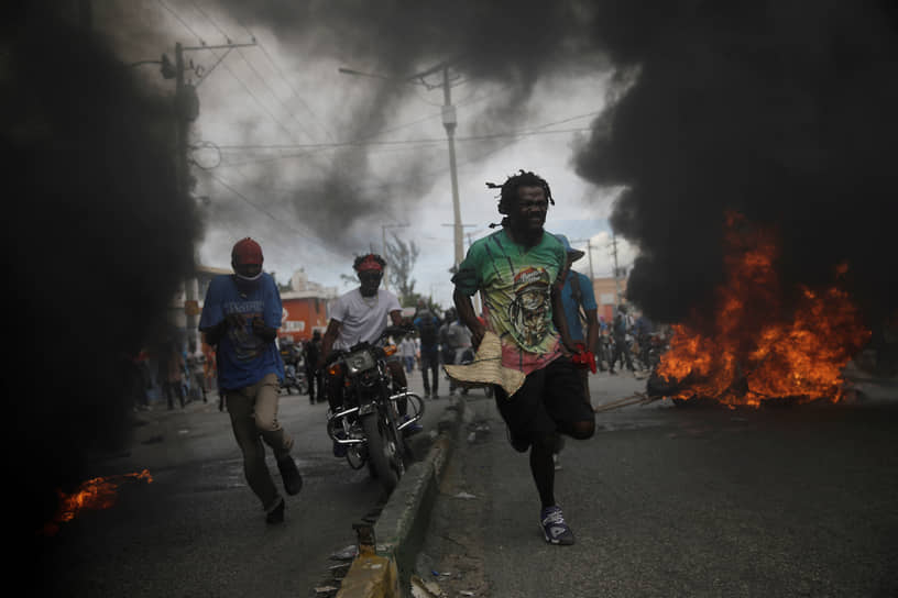 Порт-о-Пренс, Гаити. Акции протеста против президента страны Жовенеля Моиза